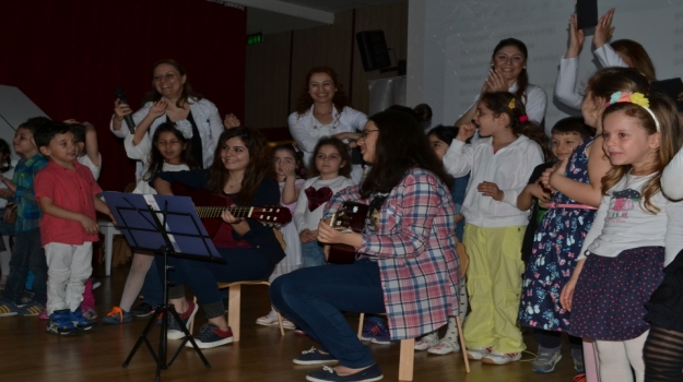 Mavişehir Okyanus Koleji Okul Öncesi Bölümünden 'Büyükannem Büyükbabam Okulumda' Etkinliği