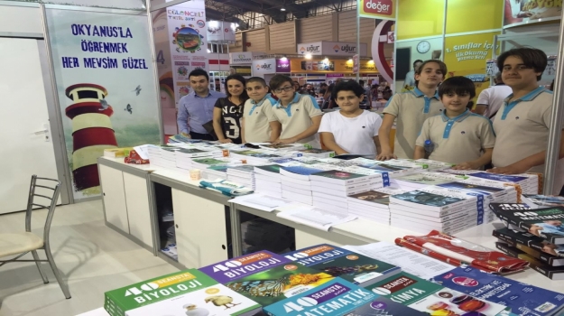 Mavişehir Okyanus Ortaokulu 21. İzmir Kitap Fuarındaydı