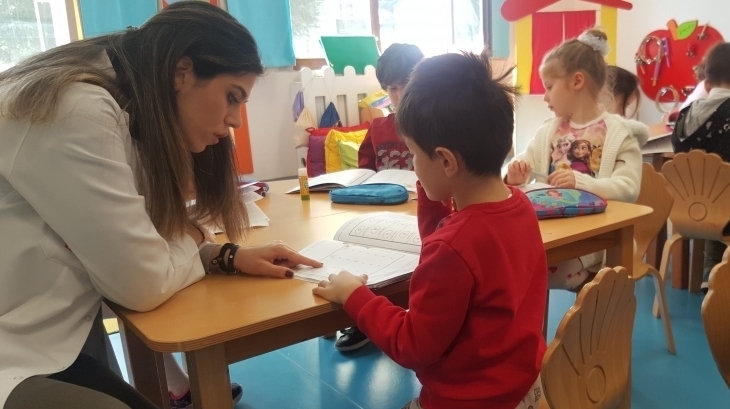 Mimarsinan Okyanus Koleji Okul Öncesi Gökkuşağı Grubu Okuma- Yazma Dersinde