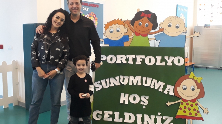 Mimarsinan Okyanus Koleji Okul Öncesi Çiçekler Grubu Portfolyo Sunumunda.