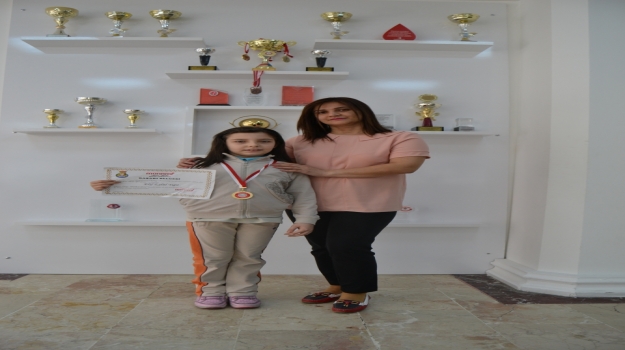 Monami Pastel Boyaları'ndan Güneşli Okyanus'a Madalya