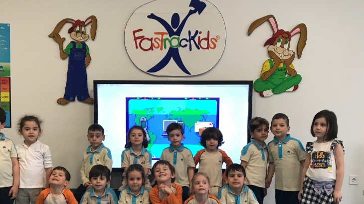 Okul Öncesi B Grubu Öğrencileri Fastrackids Dersinde İletişim Konusunu İşliyor