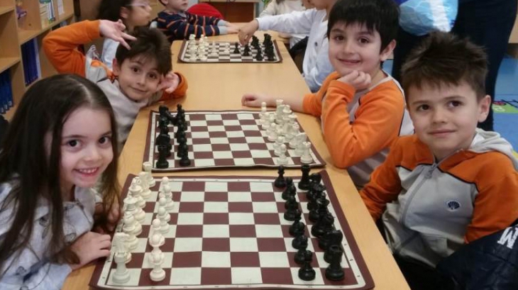 Okul Öncesi Yıldızlar Grubu Satranç Dersinde