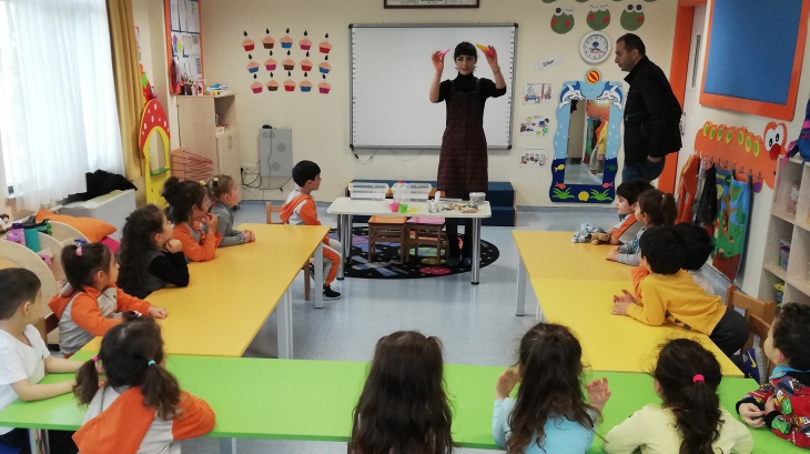 Sancaktepe Okyanus Koleji Okul Öncesi Çiçekler Grubu Öğrencileri Veli Katılımı Etkinliğinde