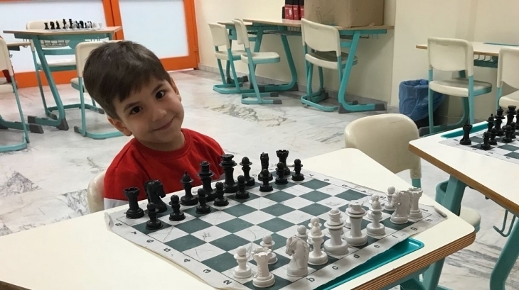 Sancaktepe Okyanus Koleji Okul Öncesi Güneş Grubu Öğrencileri Satranç Dersinde