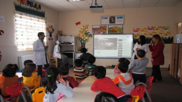 Tatvan Okyanus'un Minikleri Ambulans Servisini Tanıyor