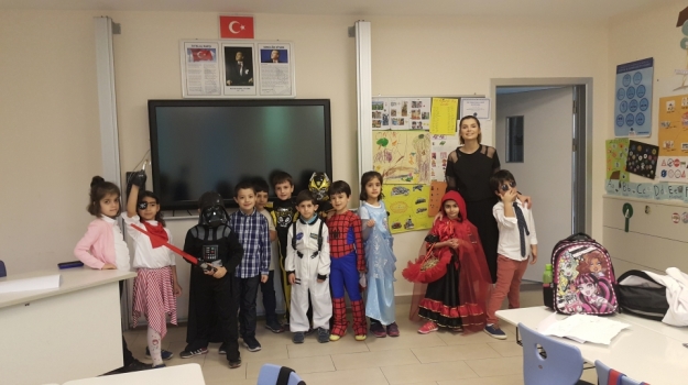 Üstün Zekâlılar İlkokulu 1-D Sınıfında Masal Ve Hayal Kahramanları