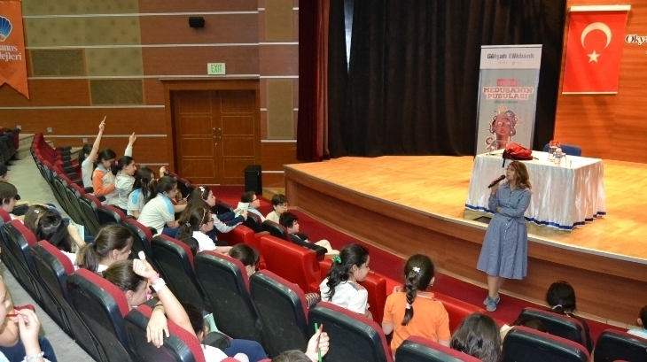 4.Sınıf Öğrencileri: Çok Severek okudukları ‘Medusa’nın Pusulası’ kitabının yazarı Gülşah Elikbank ile buluştu