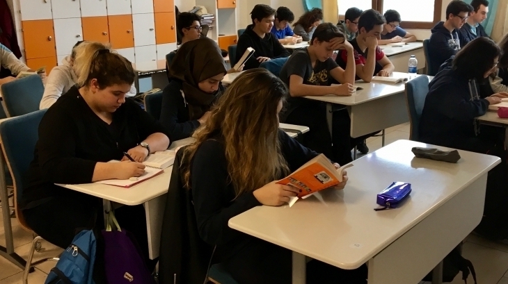 10/A Sınıfı Haftalık Kitap Okuma Saatinde