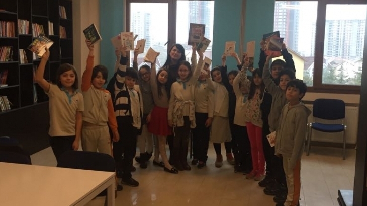 4/B Sınıfından Kütüphanede 'Kitap Okuma Saati' Etkinliği