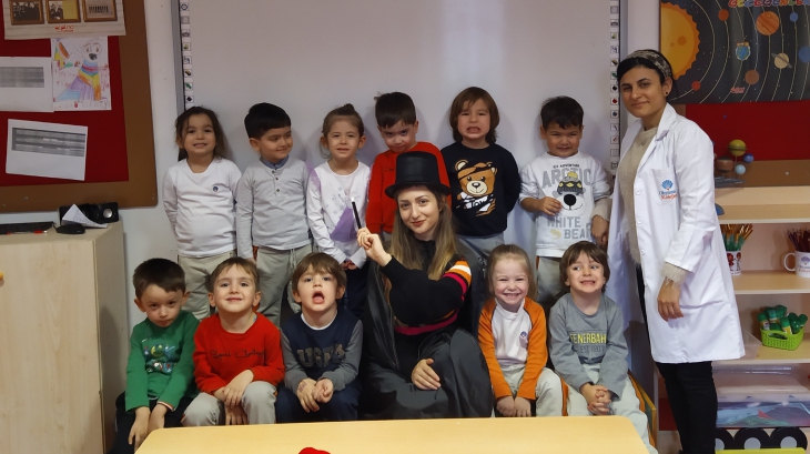 Ataşehir Okul Öncesi Çiçekler Grubu Fun With English Dersinde