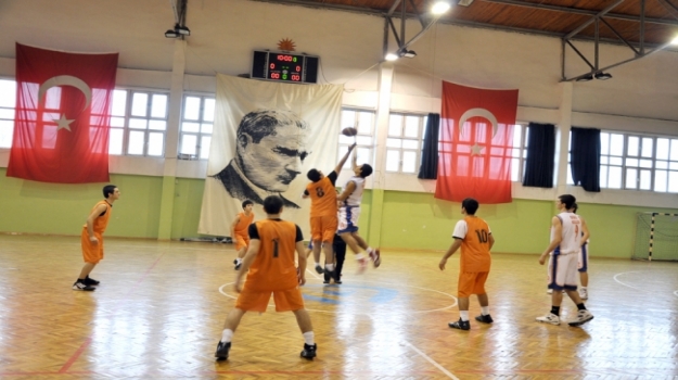 Avcılar Erkek Basketbol Takımı Galibiyetle Başladı