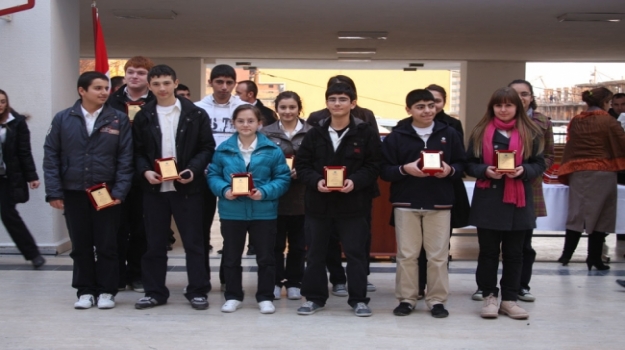 Avcılarda Plaket ve Madalyalar Sahiplerini Buldu