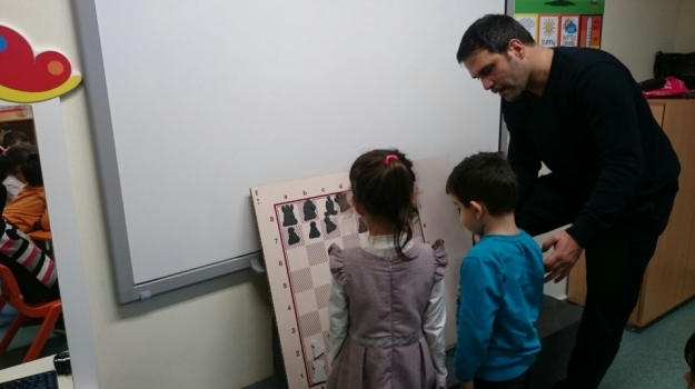 Bahçelievler Okyanus Koleji Yıldızlar ve Gezegenler Grubu Satranç Dersinde