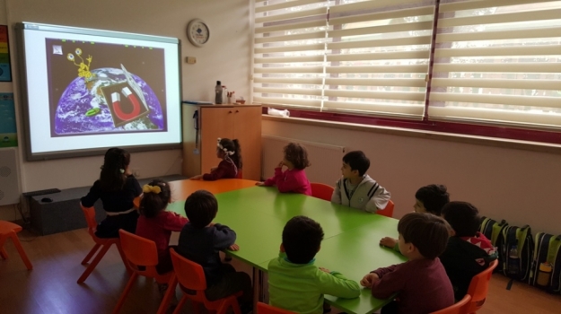 Bahçelievler Okyanus Okul Öncesi Balıklar ve İnciler Grubu Öğrencileri Fastrackids Derslerinde Astronomi Konusunu Tamamladılar