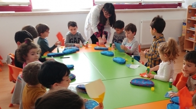 Bahçelievler Okyanus Okul Öncesi İstiridye Grubu Öğrencileri İngilizce Dersinde