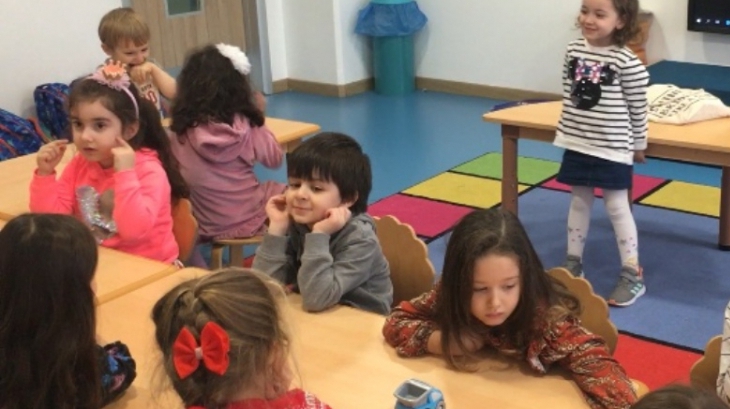 Bayrampaşa Okyanus Koleji Yunuslar Grubu Play Time’da “Hands on ...” Oynuyor