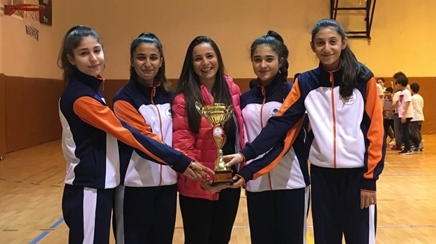 Beykent Anadolu Lisesi Genç Kızlar Badminton Takımımız İlçe Şampiyonu Oldu