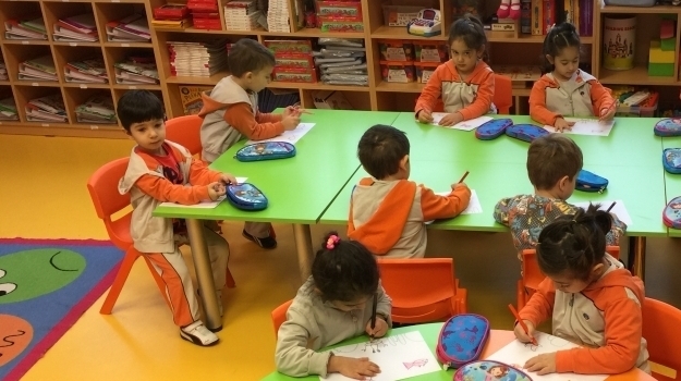 Beykent okyanus Koleji Okul Öncesi Balıklar Grubu Sanat Etkinliği Zamanı