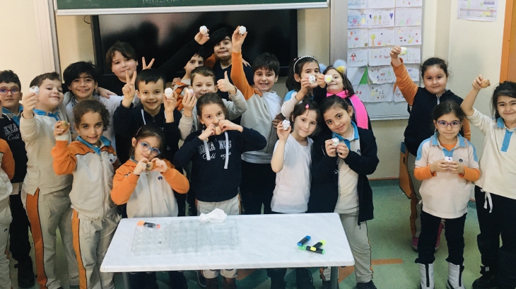 Beylikdüzü Okyanus Koleji 2.Sınıf Öğrencileri Sabır Yumurtalarında Tohum Filizlendiriyor