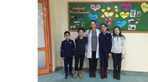 Beylikdüzü Kampüsü Ortaokulunda “Aile Birliğine Önem Verme” Konulu Rehberlik Panosu