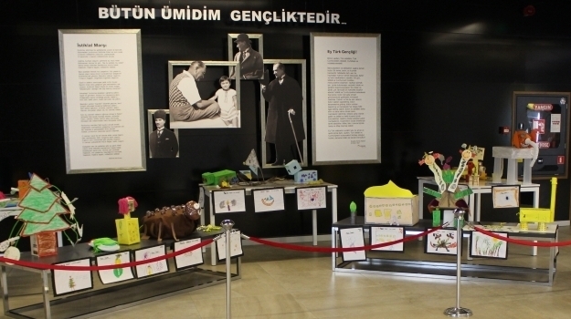 Bornova Okyanus Koleji Bulutlar ve Gezegenler Grubu Proje Sergisi