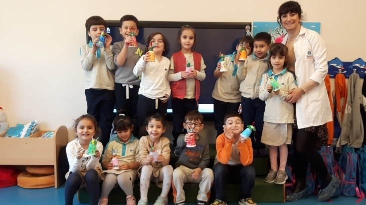 Bornova Okyanus Koleji Okul Öncesi Gezegenler  Grubu Öğrencilerimiz Sanat Etkinliğinde