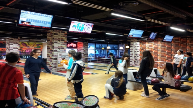 Ortaokul Öğrencilerinin Bowling ve 3D Sinema Keyfi