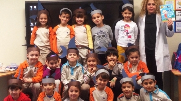 Bulutlar Grubu Öğrencileri İngilizce Dersinde  “Shark İn The Park' Adlı Hikayeyi Dinlediler