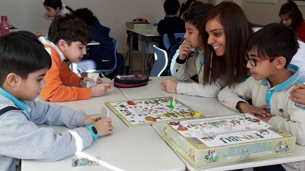 Eryaman İlkokul Kademesinden 4-A Sınıfı 'Fen Bu' Oynuyor