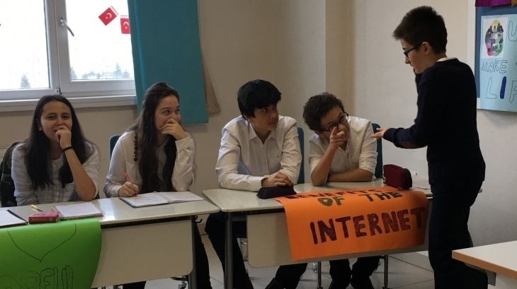 8-A Sınıfı İngilizce Dersinde Tartışma Programı Canlandırdı