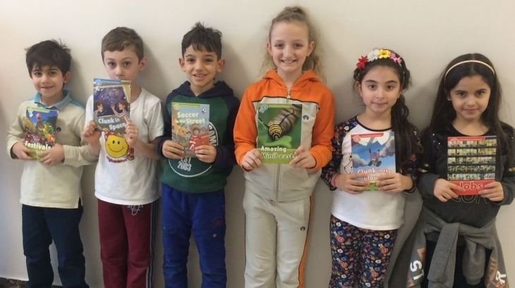 İlkokul Kademesi 2. 3. ve 4. Sınıf Öğrencileri "Big Read" Yarışması için "Oxford Publishing" Standında