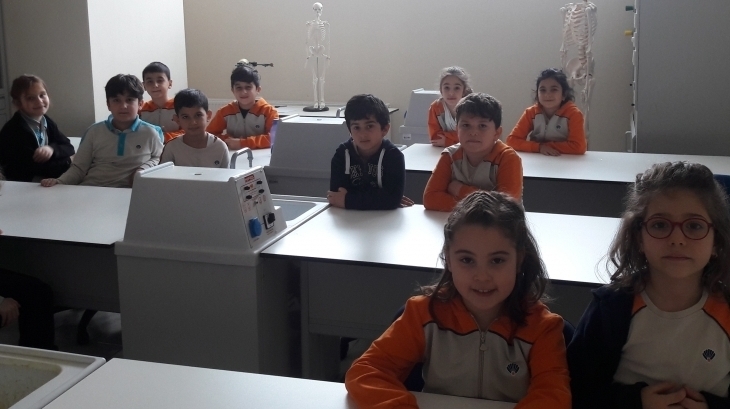 Eryaman Okyanus Koleji İlkokul Kademesi 2-A Sınıfı Öğrencileri Laboratuvar Etkinliğinde