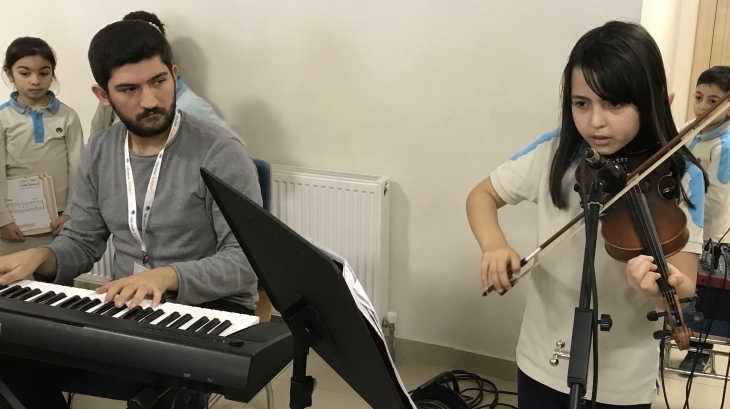 Eryaman Okyanus Koleji İlkokul Kademesi Müzik Dinletisinde