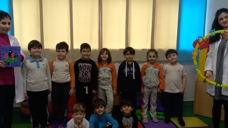 Eryaman Okyanus Koleji Okul Öncesi Ay Grubu Öğrencileri İngilizce Dersinde Saatleri Öğrendi