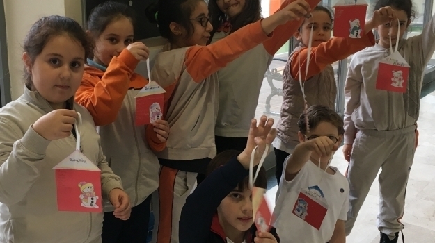 Fatih Okyanus İlkokul Fransızca Dil Kulübü Yeni Yıl Tebrik Kartlarını Hazırladı
