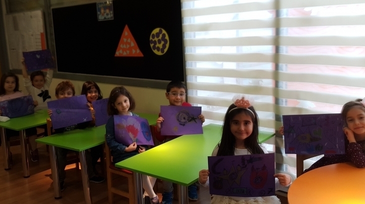 Fatih Okyanus Koleji Okul Öncesi Bulutlar Grubu Sanat Etkinliği Dersinde