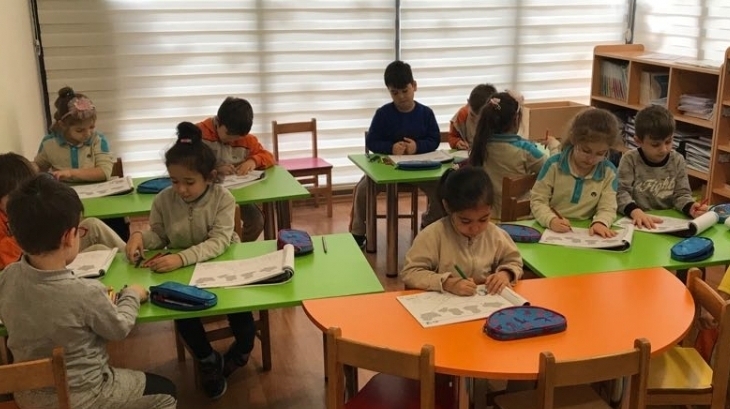 Fatih Okyanus Koleji Okul Öncesi İnciler Grubu İngilizce Dersinde