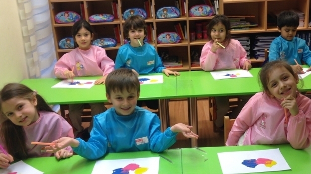 Fatih Okyanus Koleji Okul Öncesi Yıldızlar Grubu Sanat Dersinde