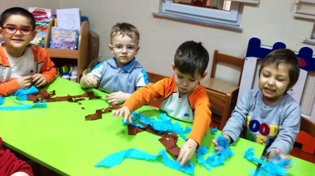 Güneşli Okyanus Koleji Okul Öncesi Çiçekler Grubu Sanat Etkinliği Yapıyor