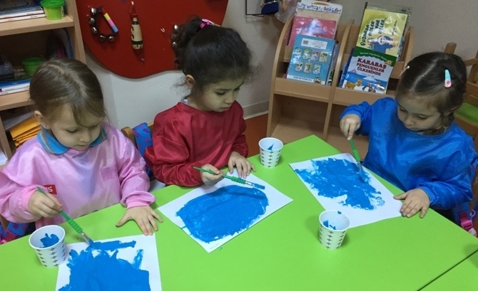 Güneşli Okyanus Koleji Okul Öncesi Çiçekler Grubu Sanat Etkinliğinde
