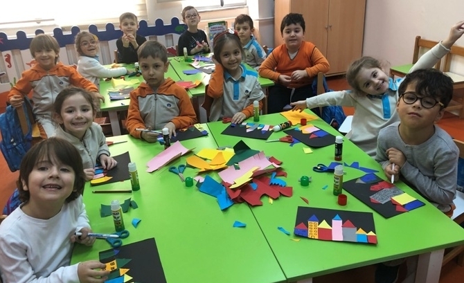 Güneşli Okyanus Koleji Okul Öncesi Gezegenler Grubu Biliungual Dersinde