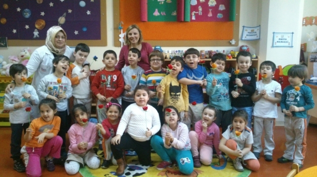 Güneşli Okyanus Koleji Okul Öncesi Gökkuşağı Aile Etkinliği Yapıyor