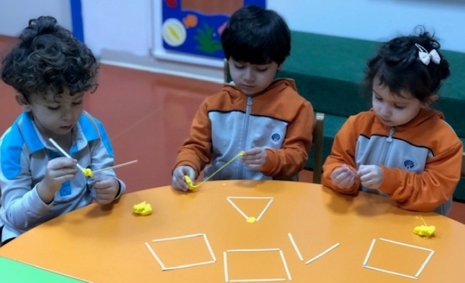 Güneşli Okyanus Koleji Okul Öncesi Rüzgarlar Grubu Okuma Yazmaya Hazırlık Çalışmasında