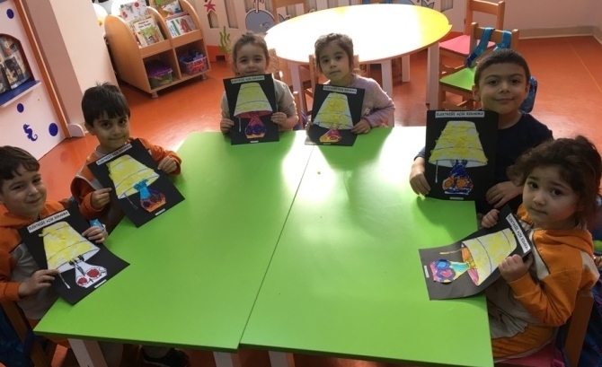 Güneşli Okyanus Koleji Okul Öncesi Yunuslar Grubu Sanat Etkinliği Dersinde