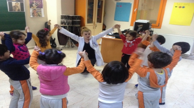 Güneşli Okyanus Koleji Okul Öncesi Yunuslar Grubu Müzik Dersinde