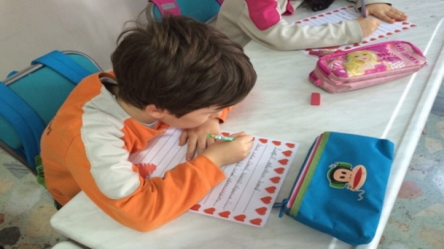 Güneşli Okyanus Öğrencilerinde Yeni Arkadaşlıklar Kurma Sevinci