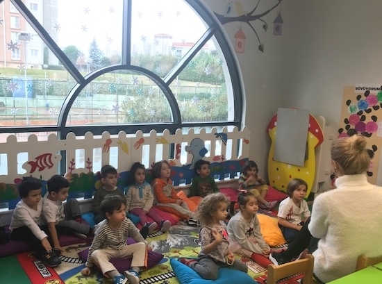 Halkalı Okul Öncesi  Balıklar Grubu Öğrencileri Hikaye Saatinde