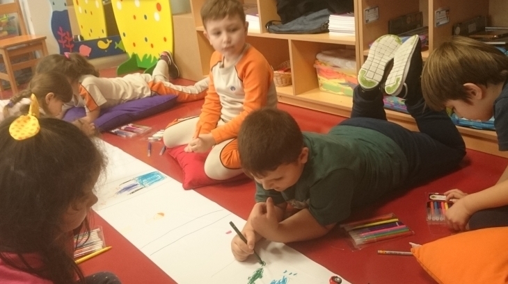 Halkalı Okul Öncesi Yıldızlar Grubu Öğrencileri Serbest Resim Etkinliğinde
