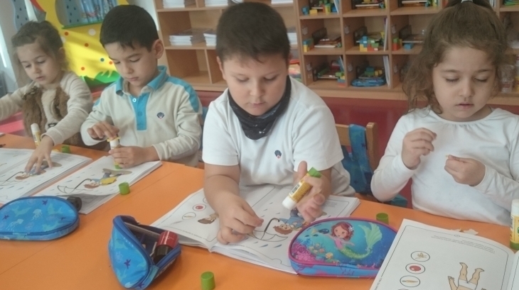 Halkalı Okul Öncesi Yıldızlar Grubu Okuma Yazmaya Hazırlık Dersinde